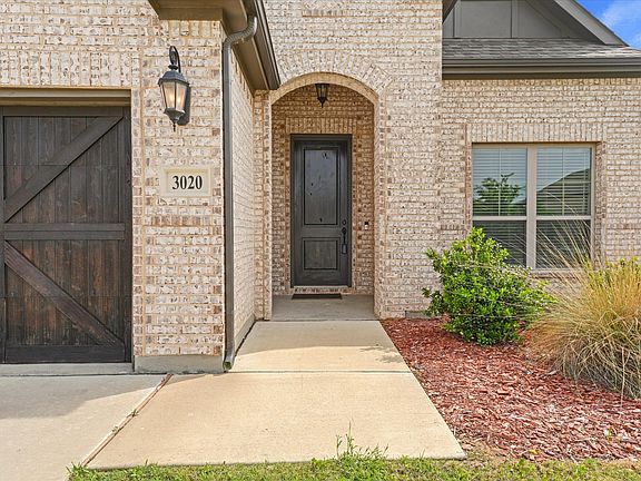 4th image of 3020 Capital Hill Dr