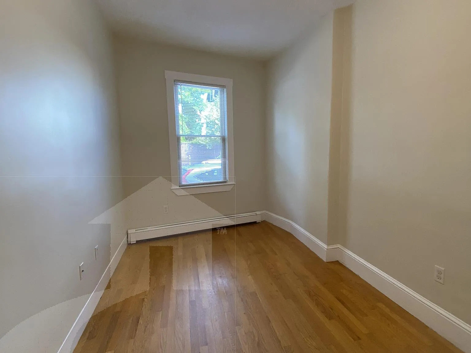 3 bed, 1.0 bath, $3,400 — Photo 2