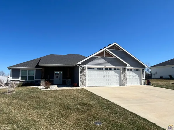 2916 Twin Lakes Cir, Emporia, KS 66801