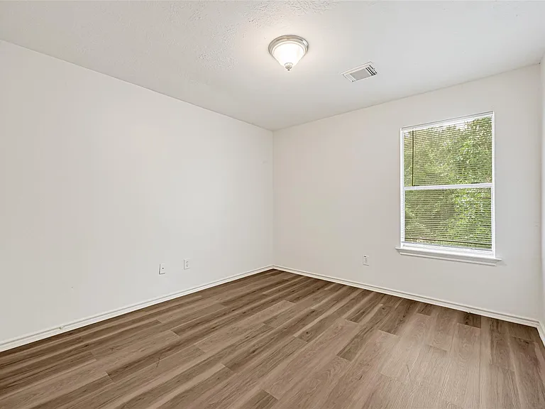 146 S Walden Elms Cir — Photo 16