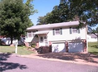 9601 Gallop Ln, Saint Louis, MO 63126