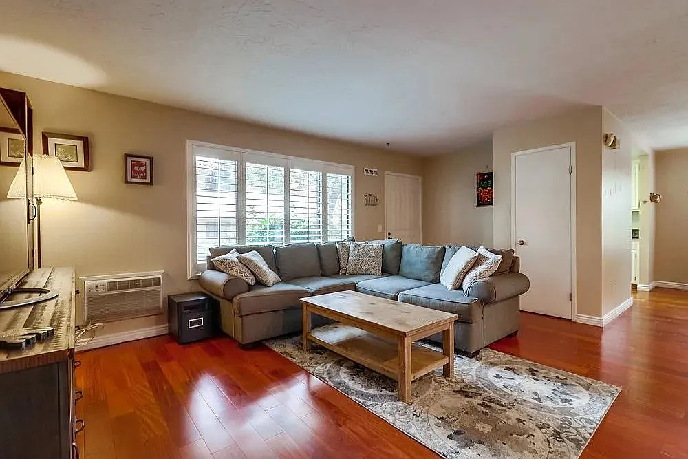 2 bed, 1102 sqft, $3,800 — Photo 2