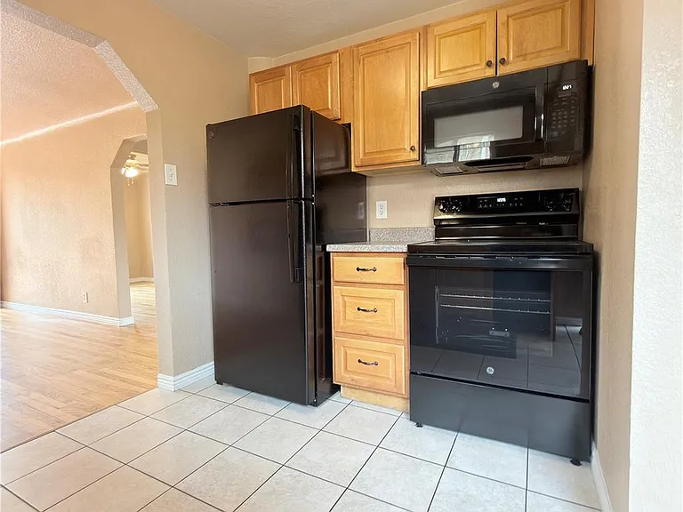 1687 Moline St — Photo 11