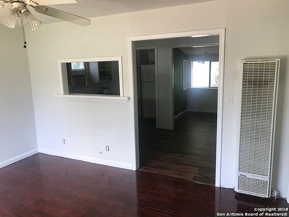 4th image of 909 E Dullnig Ct