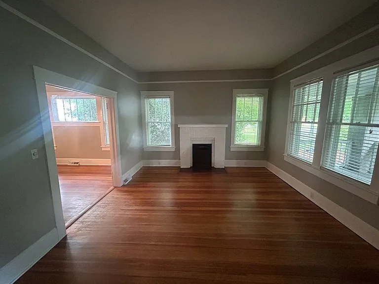 2827 Wilmot Ave — Photo 10
