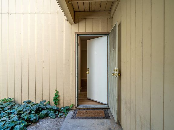 5th image of 328 Northbank Ct APT 67