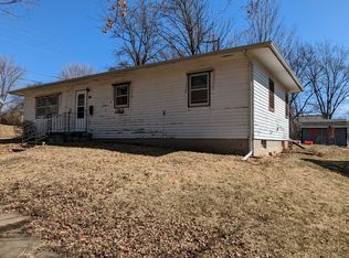 200 S Cottage St, Exira, IA 50076