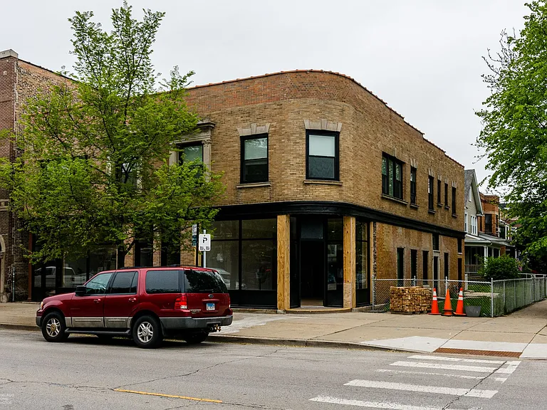 1927 Montrose — Photo 2