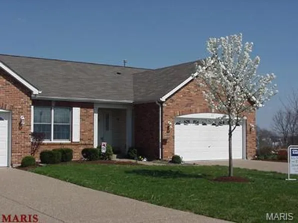 37 Tournament Tee Dr #705D, O'Fallon, MO 63368