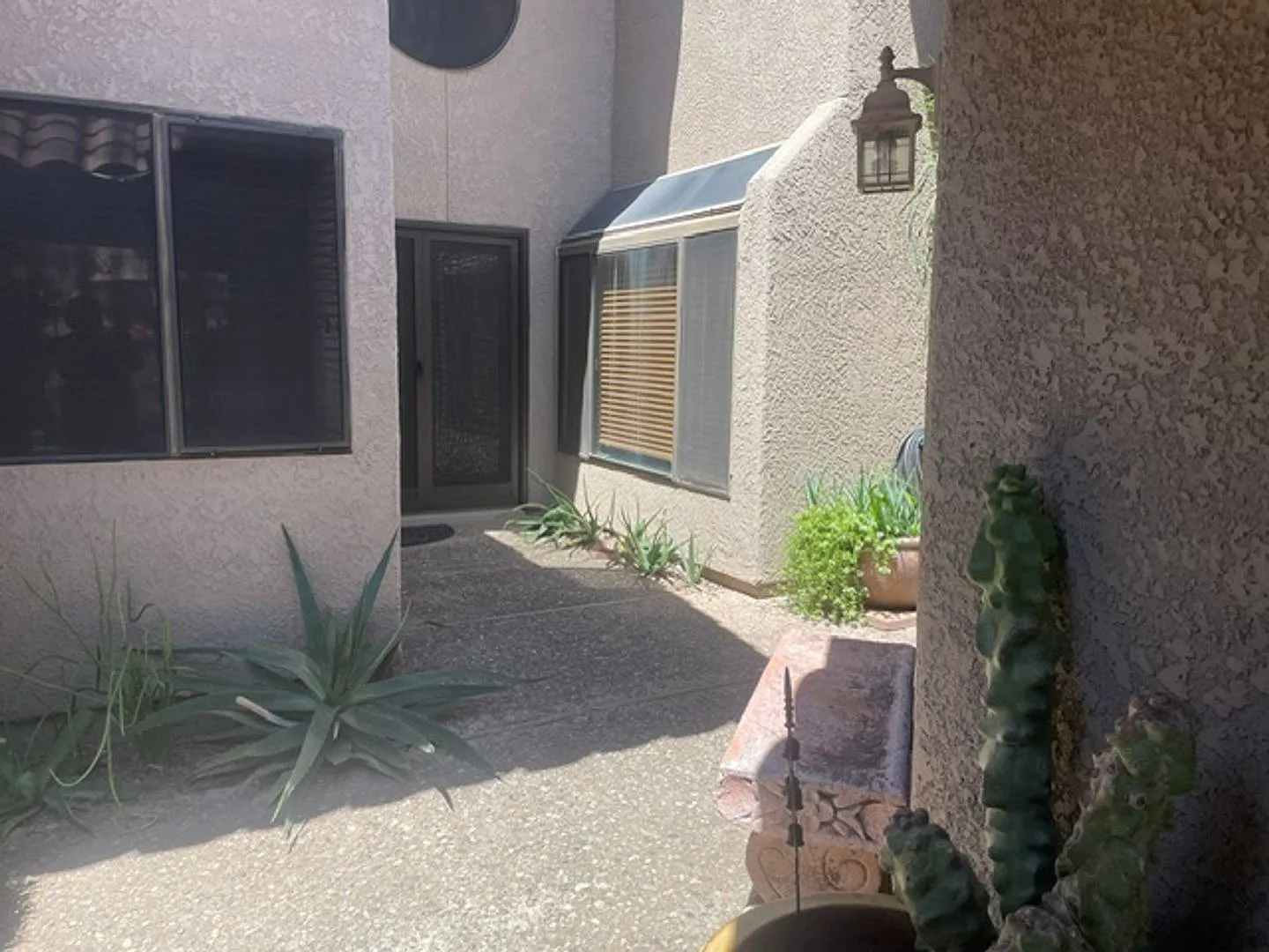 Beautiful home in gated community — Photo 4
