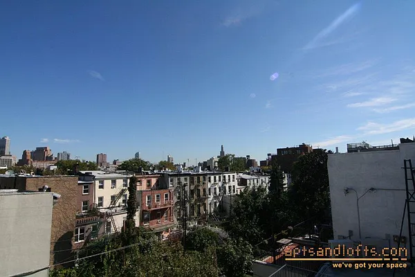 Rented by aptsandlofts.com | media 30