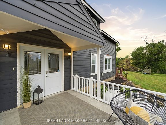 3rd image of 3095 Cooper Rd