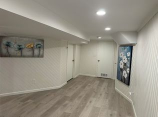 (Undisclosed Address), Syosset, NY 11791