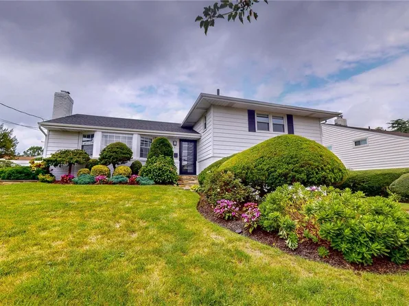3 Meadow Lane, Freeport, NY 11520
