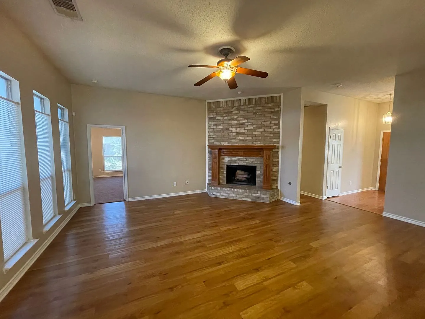 Beautiful 4-Bedroom Home with Exceptional Space — Photo 4