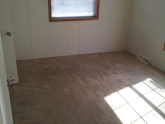 5th image of 560 Morris Ln