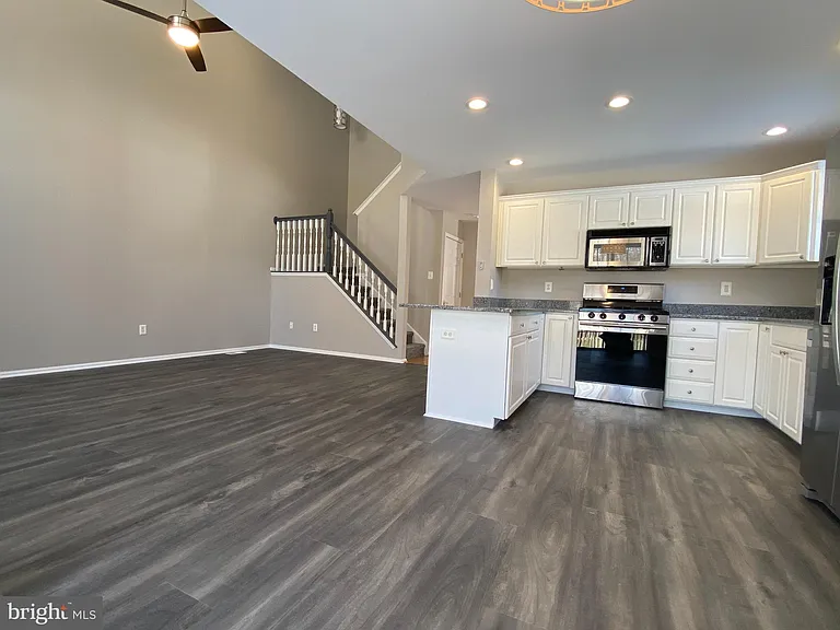 105 Hearthstone Ln — Photo 12