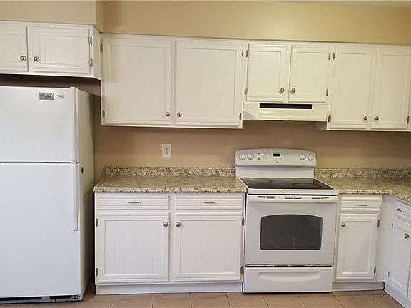 3rd image of 3922 Lantana Pl
