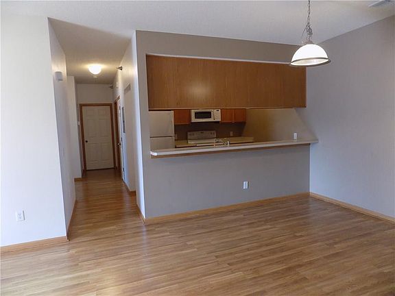 3rd image of 905 7th Ave SE Unit 14