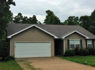 1414 Raspberry Dr, Lebanon, MO 65536