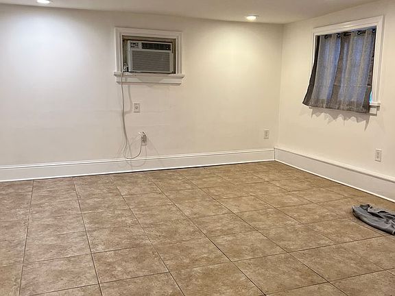 2nd image of 4324-26 Banks St #4326-1/2