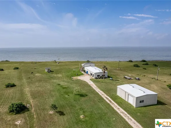 711 Paradise Ln, Palacios, TX 77465