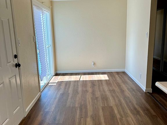 2nd image of 3209 Greenwood St