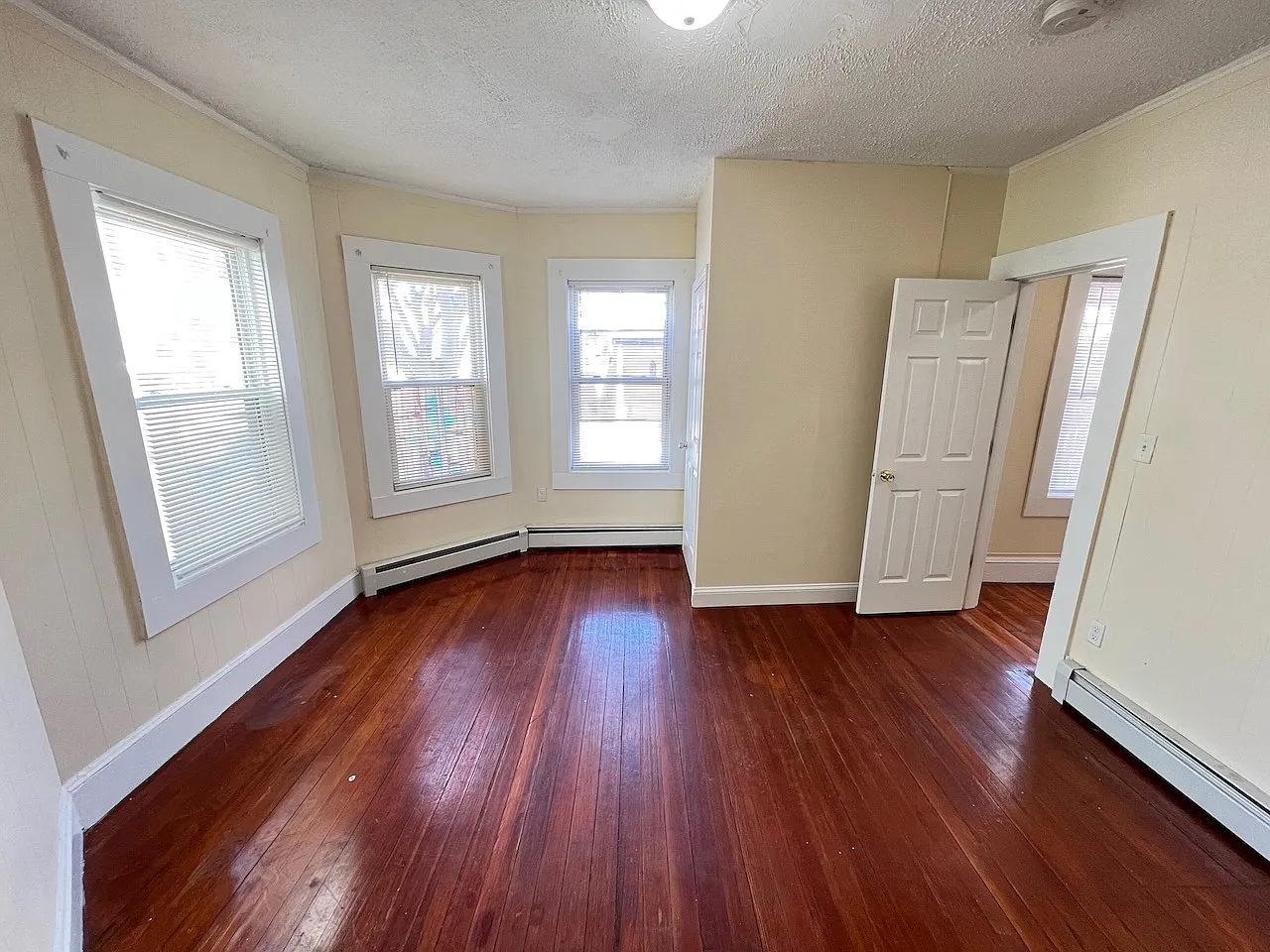 27 Wolcott St — Photo 2