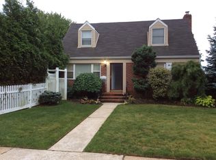 1079 North Dr, Merrick, NY 11566
