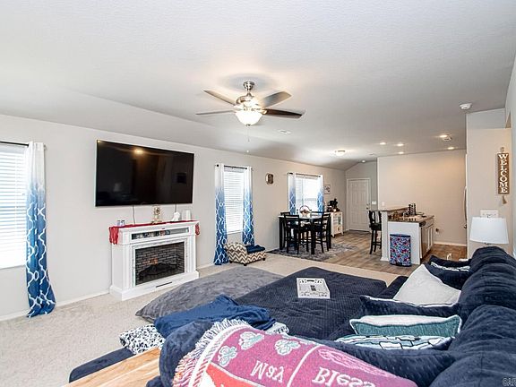 4th image of 1809 Peony St