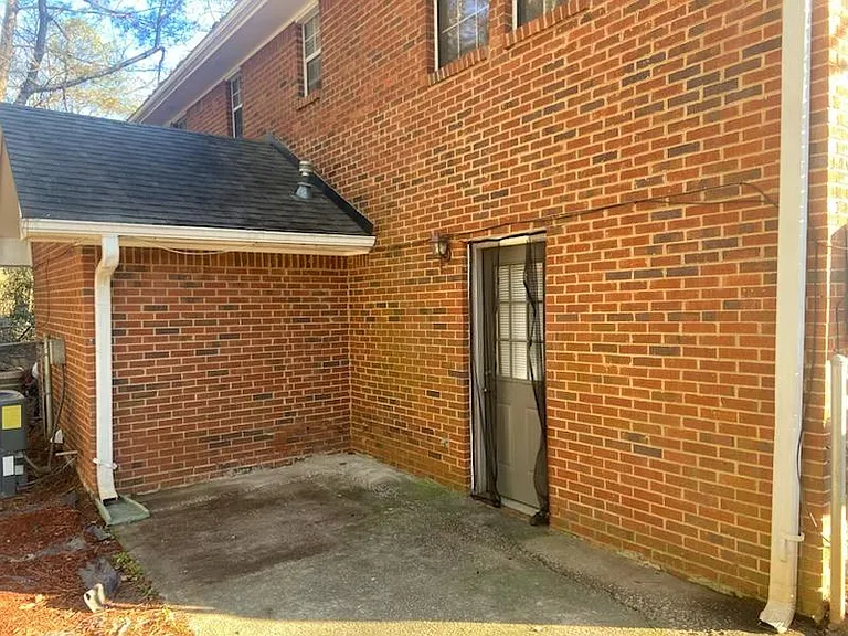 1942 Oakwood Dr — Photo 12