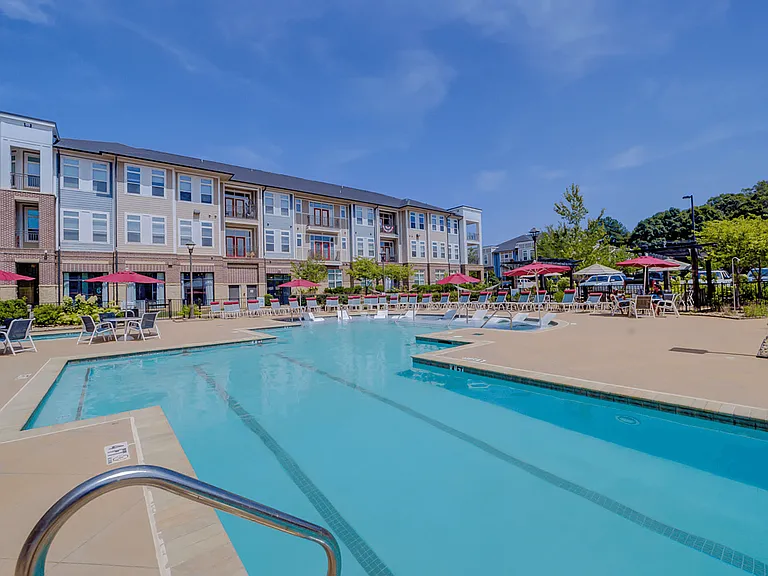 Holly Crest Apartments — Photo 3