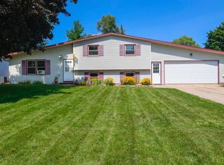2848 Brookview Dr, Green Bay, WI 54313