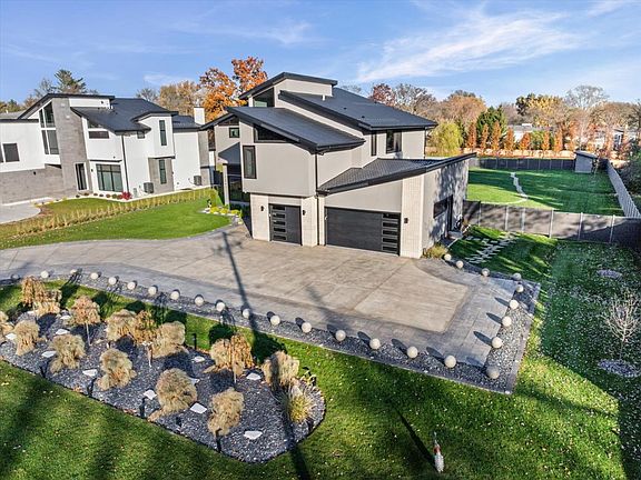 2nd image of 1341 Pfingsten Rd