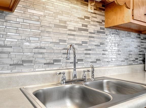 5th image of 310 E 80th St