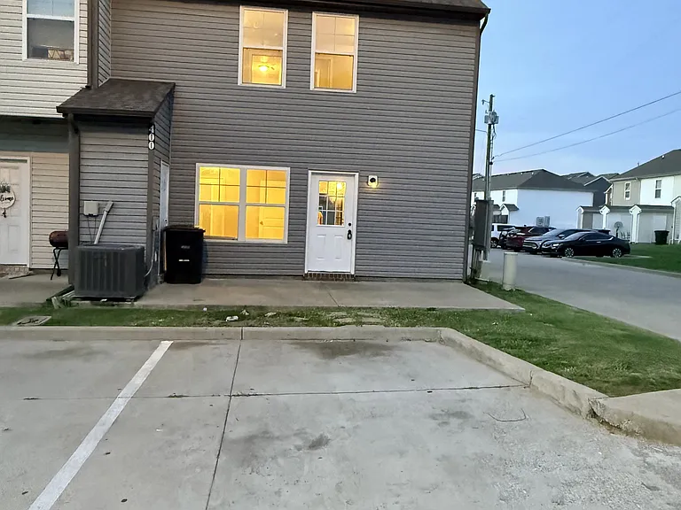 400 Rick McCormick Dr — Photo 5