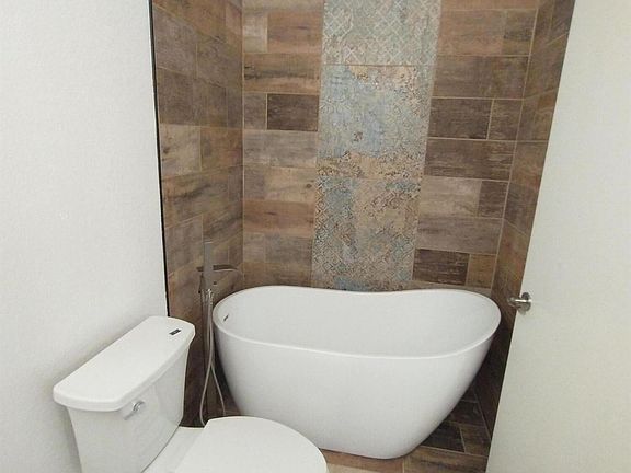 4th image of 4238 W Anderson Dr