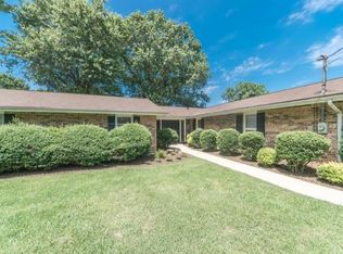 1016 Somerset Dr, Johnson City, TN 37604