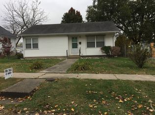 604 6th St, Carmi, IL 62821