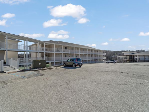305 Highland Shores Dr #3B, Lake Ozark, MO 65049