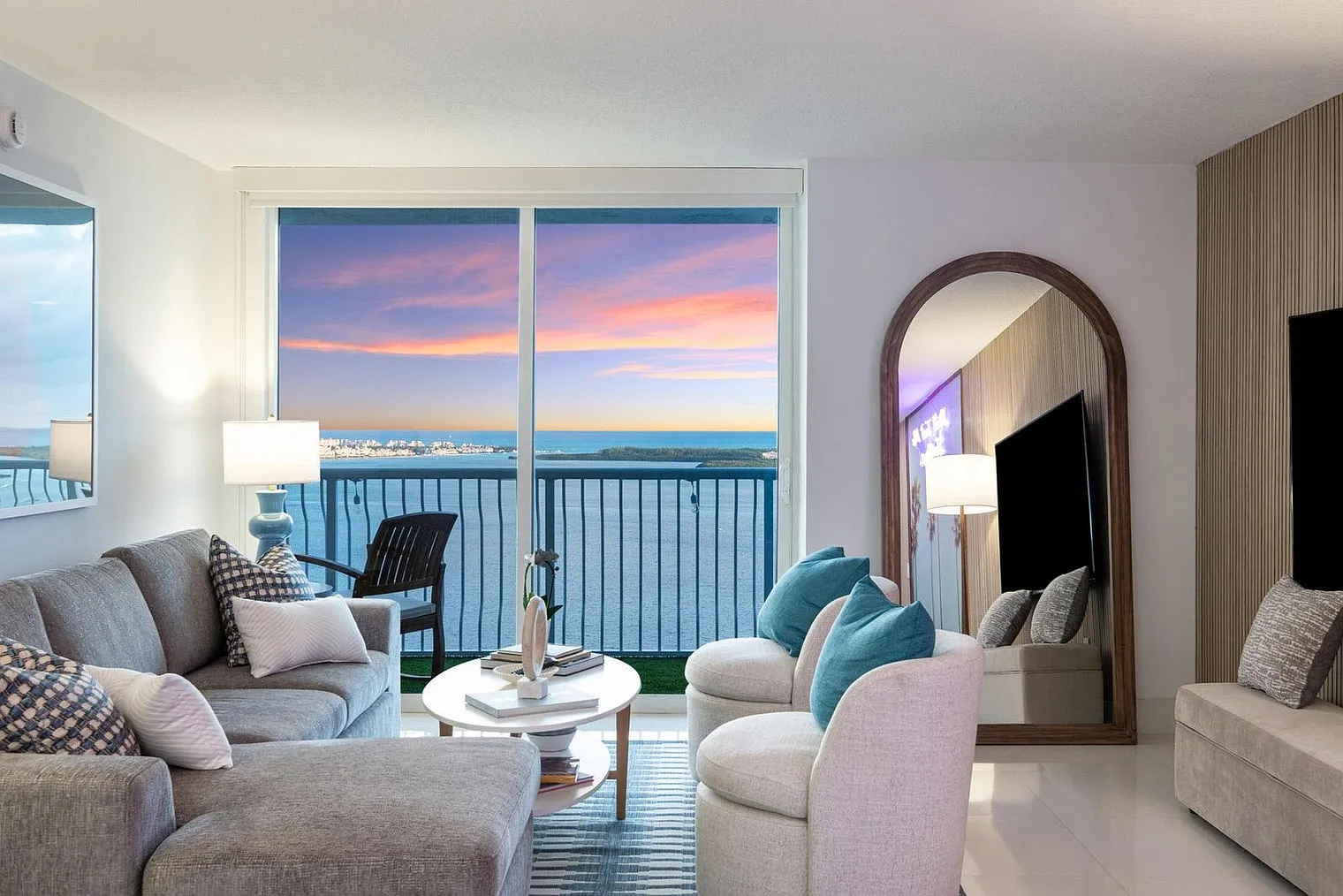 3 bed, 2.0 bath, 1227 sqft, $5,837 — Photo 3