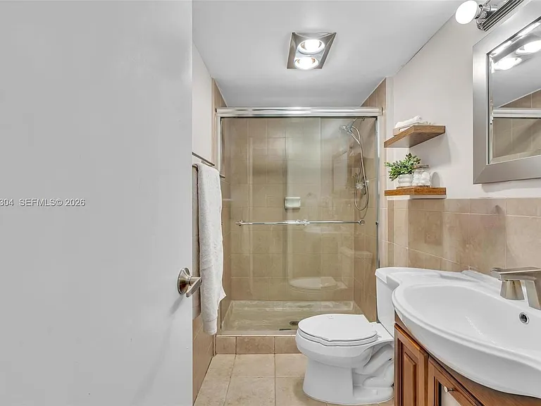 3375 N Country Club Dr #905 — Photo 17