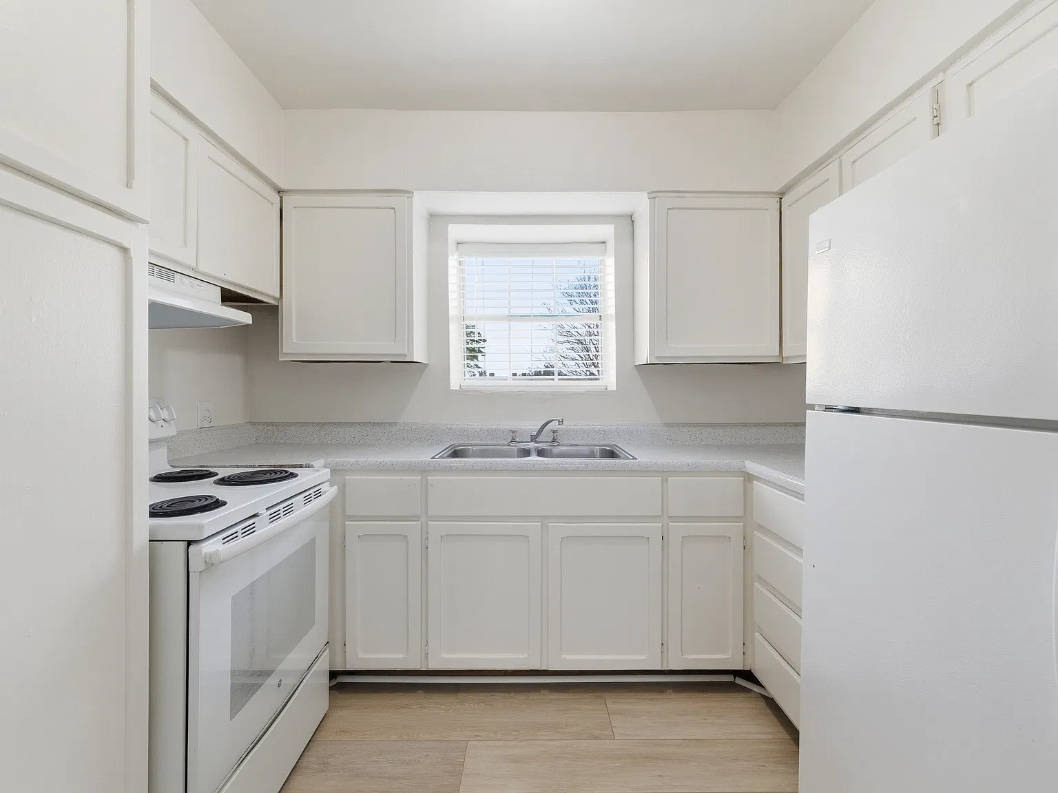 Southern Oaks Apartments - 10 — Photo 1