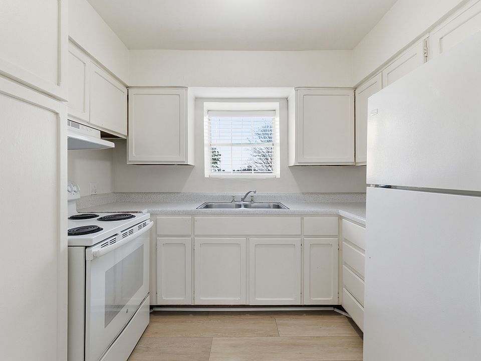 1st image of 2655 Sweetgum Ln #10
