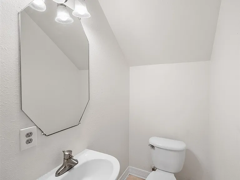 907 McKinney Park Ln — Photo 15