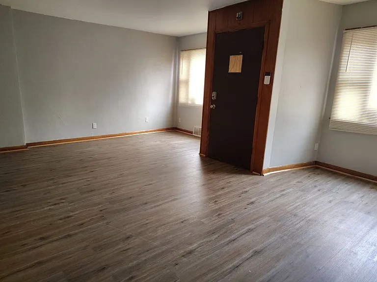2425-27 W Greenfield Ave — Photo 2