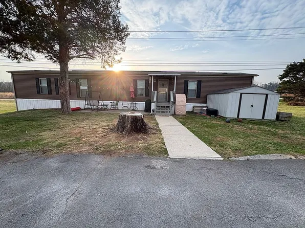 3604 Normandy Ln, Louisville, TN 37777