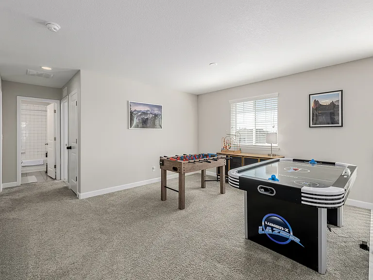 10406 Akron St — Photo 44