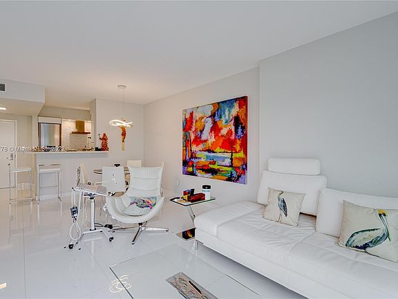 4th image of 325 Biscayne Blvd #4216