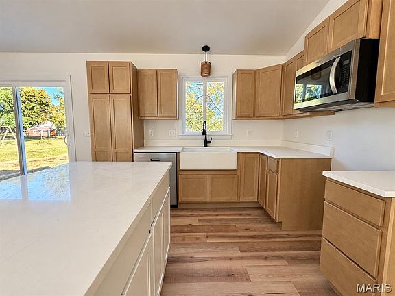 5th image of 181 Harris St